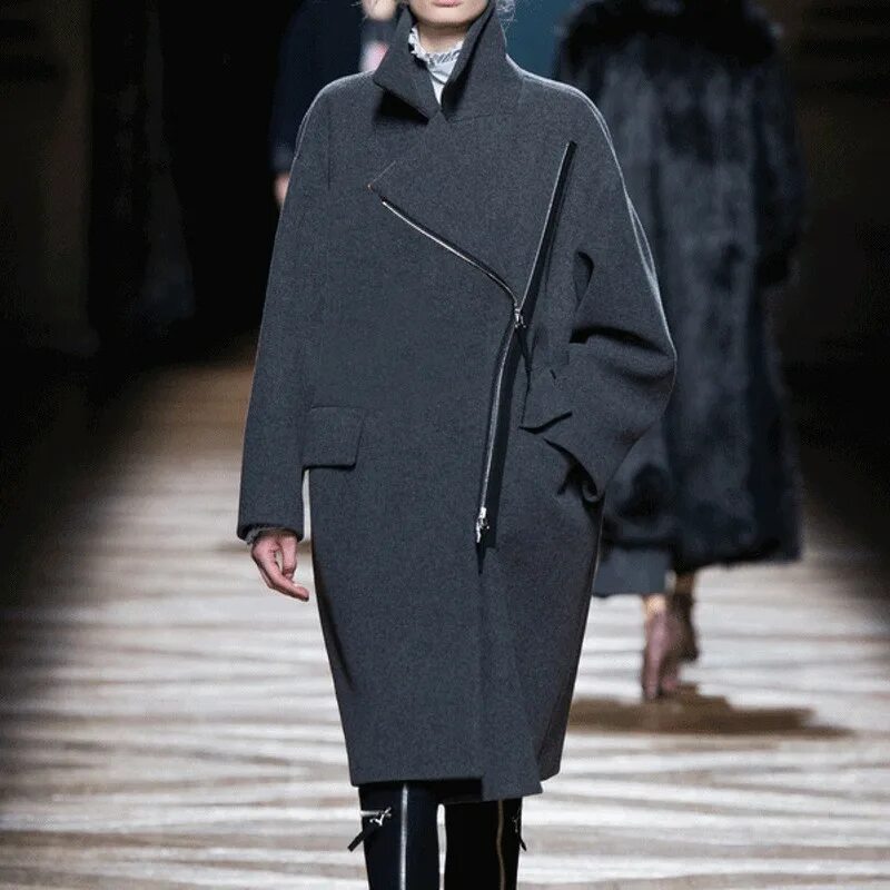 Модные зимние полупальто. Пальто тренд 2020оверсайз. Кейп от валентино. Alexander wang баленсиага коллекция. Dries van noten коллекция осень зима 2015.