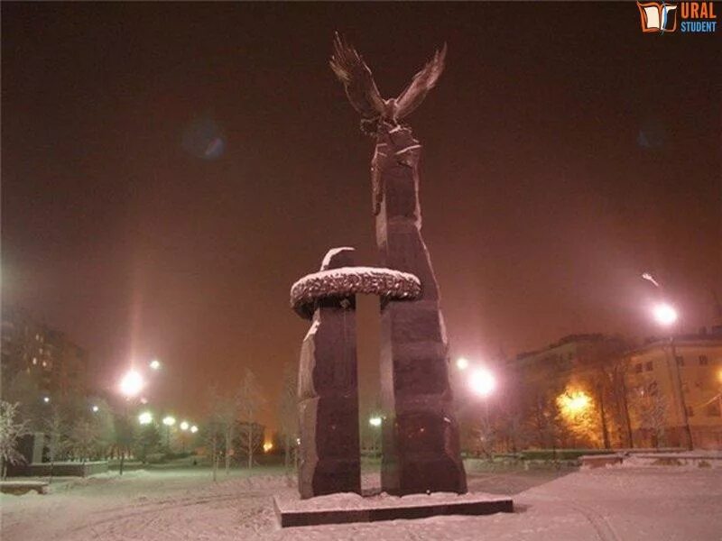 Памятник орел челябинск. Доблестным сынам отечества. Доблестным сынам отечества. Памятник воинам интернационалистам челябинск. Мемориал доблестным сынам отечества челябинск.