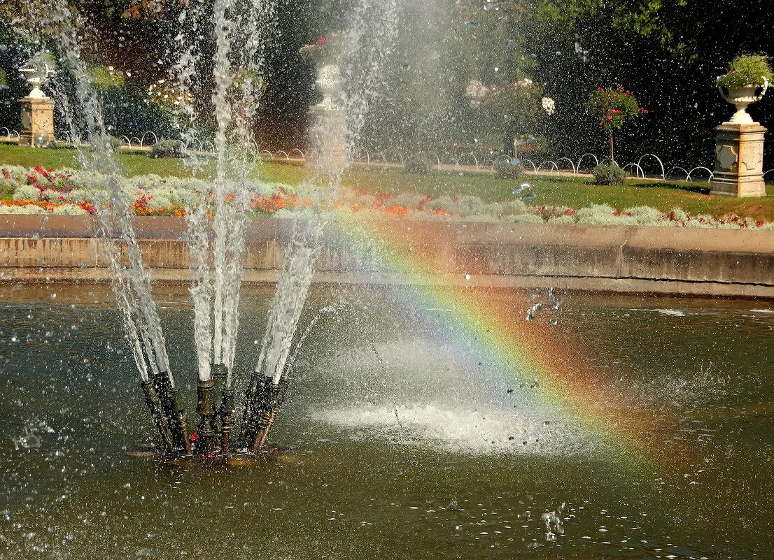 фф фонтан радуги. радуга над фонтаном. фф фонтан радуги. фф фонтан радуги. фф фонтан радуги.