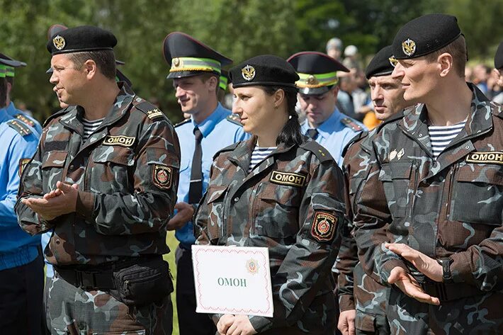 экипировка сотрудника омон. полицейский омон. омон красивые. омон на полигоне. физическая подготовка собр.