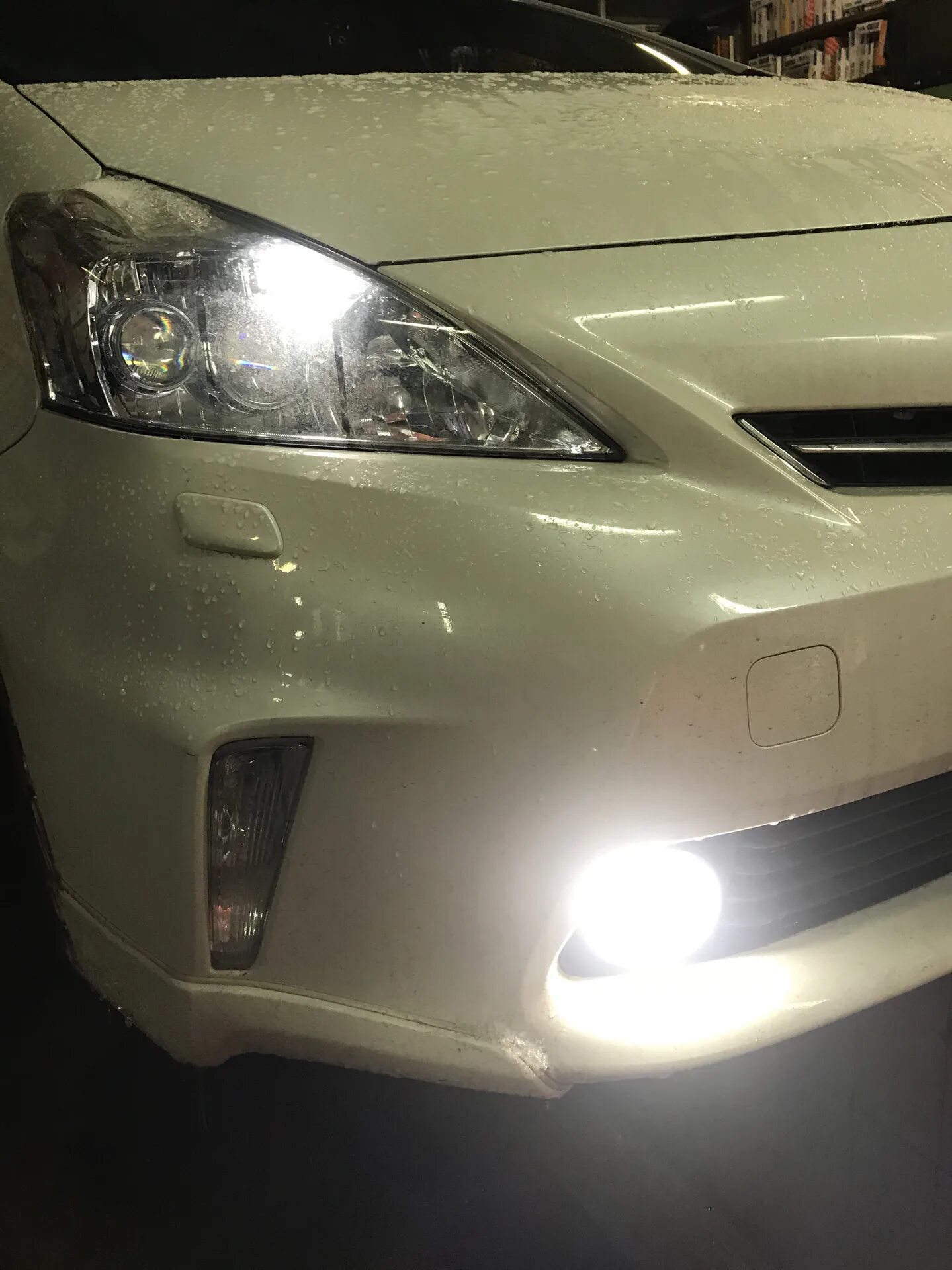 Тойота приус ближний свет. Туманки приус 30. Лед лампочки для приус. Toyota prius 20 лампочки ближнего света. Приус 30 лампа дальнего света.