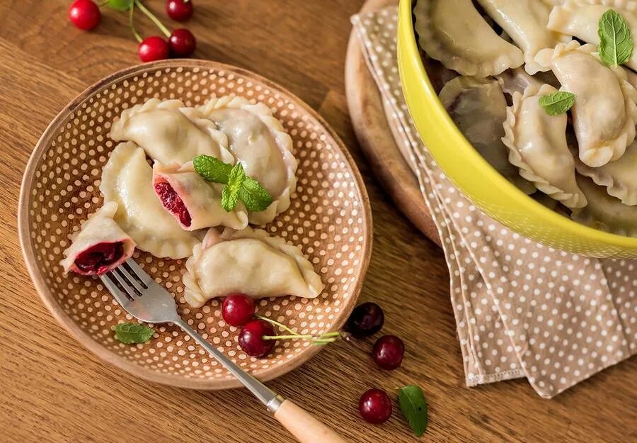 История вареников. Вареники. Вкусные вареники. Красивые пельмени. Вареники блюдо.