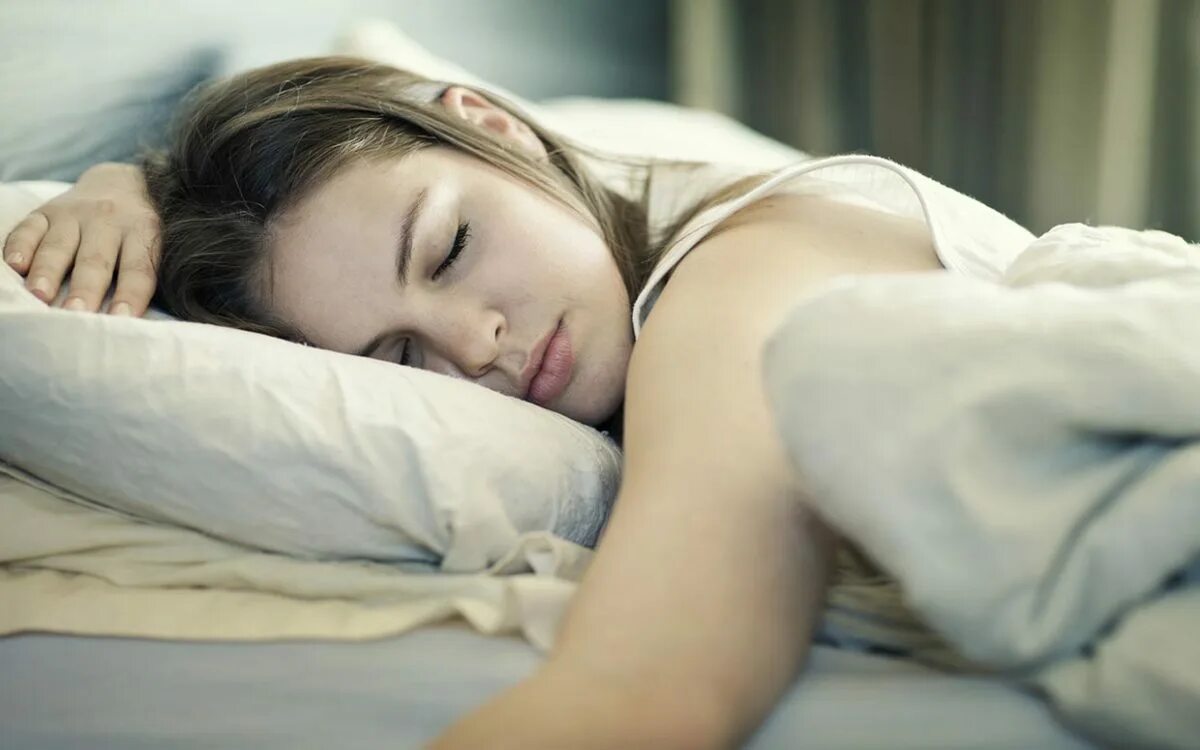 She is sleeping. Девушка спит. Подросток спит. Девушка засыпает. Сонная девушка.