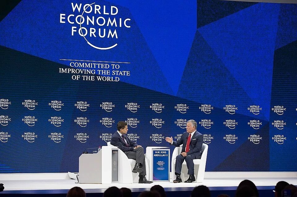 Кончиться форум. Обложка давосского форума. Шольц в давосе. Давос 2019 форум. Давос 2023.