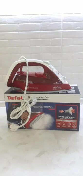 Tefal ultragliss anti calc plus fv6830e0. Утюг Tefal fv4996e0. Тефаль утюг 4996. Утюг Тефаль анти Calc. Утюг Tefal Ultragliss Plus fv6820e0 вишневый.