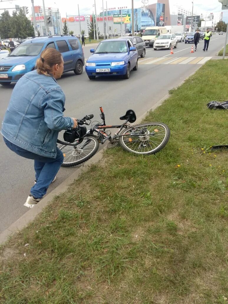 Сбитый мальчик на велосипеде. Сбили мальчика на велосипеде. ДТП велосипедист Новосибирск.