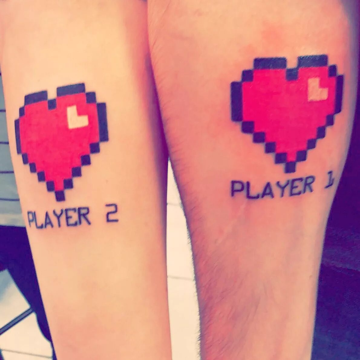 Two player 1. Тату Player 1. Парные тату Player 1. Пиксельные Татуировки. Татуировка парные пиксельные.