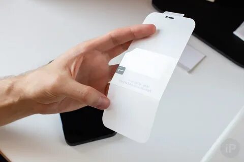 Пленка защищает телефон