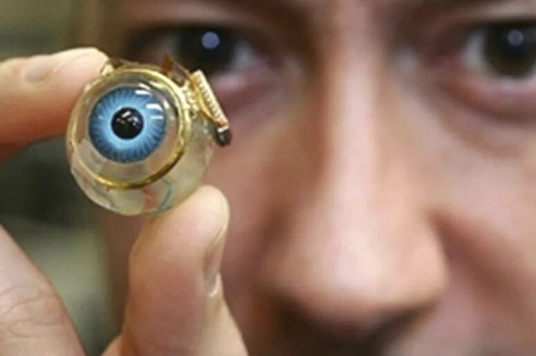 How glassmaker's incredibly realistic prosthetic eyes are giving hope to victims