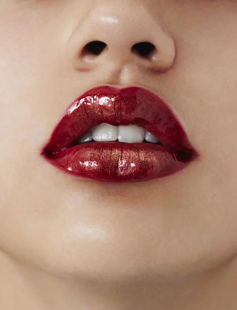 Женские губы. Накрашенные губы. Глянцевые губы. Красивые губы. Губы без блеска