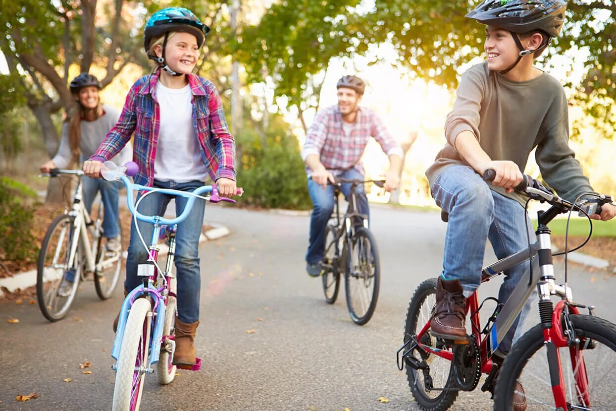 Take a bike ride. Дети с велосипедом. Кататься на велосипеде. Подросток на велосипеде. Велосипеды для всей семьи.