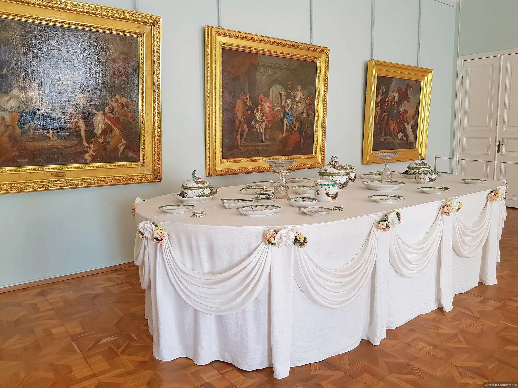 Государственный музей-заповедник гатчина летом. Охотничий сервиз гатчинский дворец. Гатчинский дворец. Гатчинский дворец режим работы. Гатчинский дворец овальная.