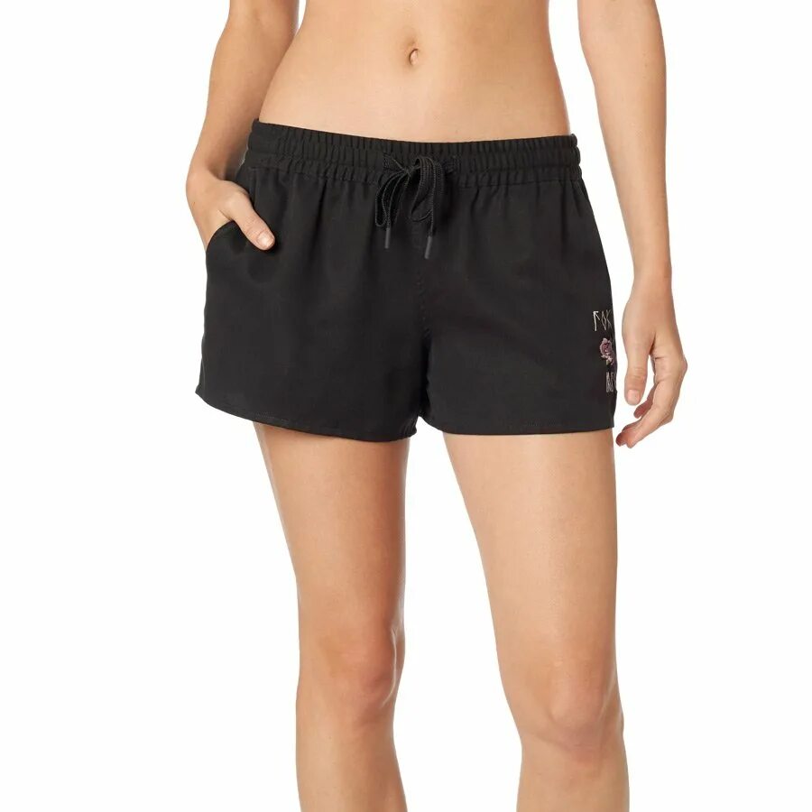 Мужчина в топсайдерах летний образ. Кэндис свейнпол. Девушка в шортах. Плавательные шорты мужские calzedonia. Karina kurzawa bikini.