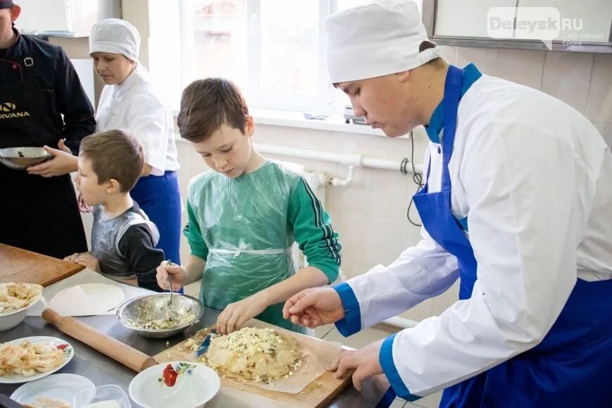 Профессионально-техническое образование. Мастер учебное заведение. Выпускник вуза. Мастер в колледже. Кулинария школа ставрополь дети 12.