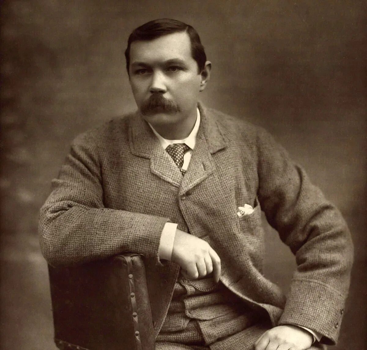 Artur konan doyl. Arthur Conan Doyle (1859-1930). Artur konun Deyl.