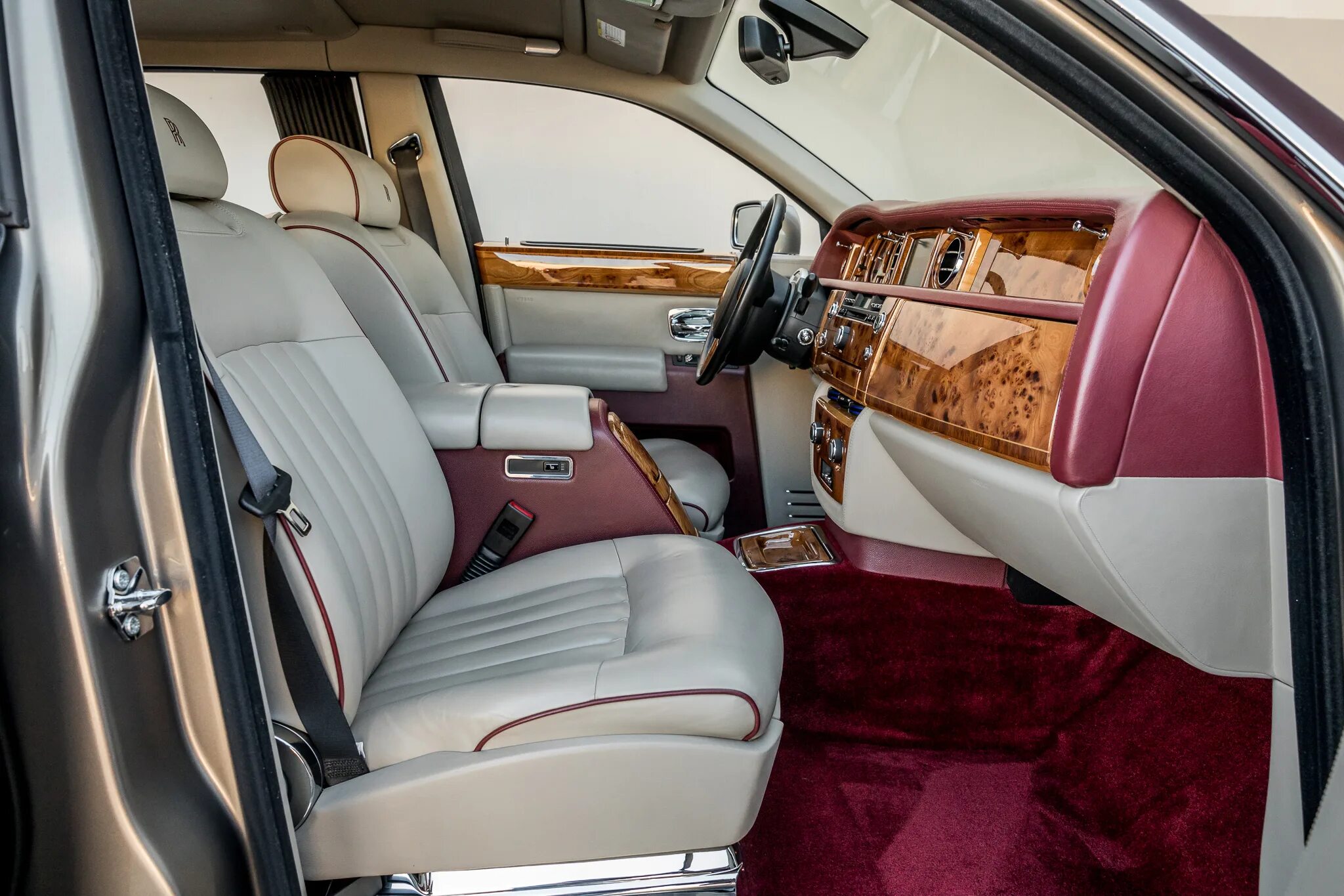 Китайский ройс ройс. Rolls Royce Phantom 2007 салон. Rolls Royce Phantom EWB салон. Роллс Ройс Фантом 2006 салон. Rolls-Royce Phantom EWB интерьер.