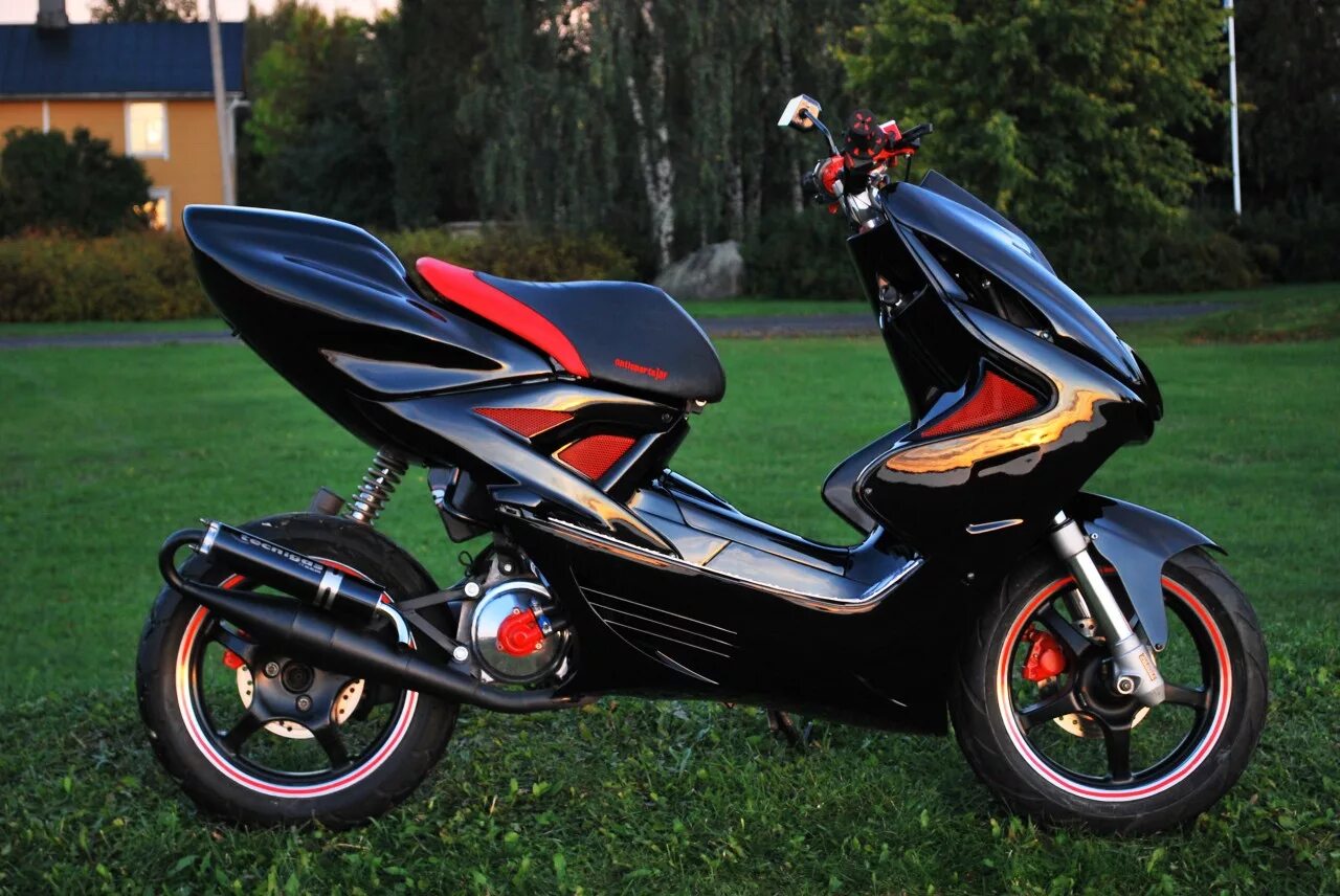 Yamaha Aerox 50. Yamaha Aerox 150. Yamaha Aerox красный. Скутер Yamaha Aerox 50. Мопед дома