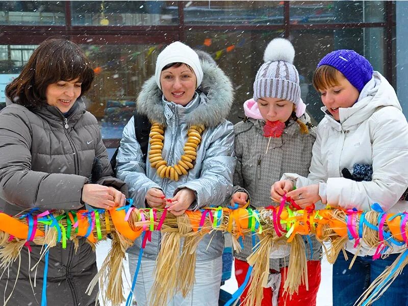 Украшения на Масленицу. Украшение на Масленицу в детском саду. Украшения к Масленице для детей. Украшения для праздника Масленица. Какие игры можно на масленицу