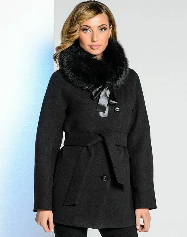 Pompa зимнее пальто. Фирмы женских пальто зимних. Пальто 1552 драп виктория. Пальто pompa пальто 2022. Укороченное пальто с мехом женское.