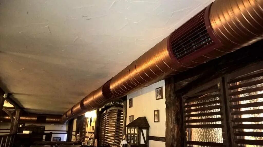 Прокладка магистральных коллекторов канализации 1400мм. Декоративная вентиляционная труба. Открытые трубы. Чугунная канализационная труба 110. Открытые трубы.