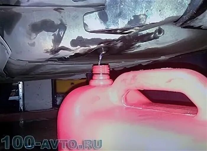 Из бака отлили 4 9. Слить бензин с бака форд мондео 2012 года. тойота королла 2001 года сливная пробка топливного бака. слить топливо с бака хендай h1.