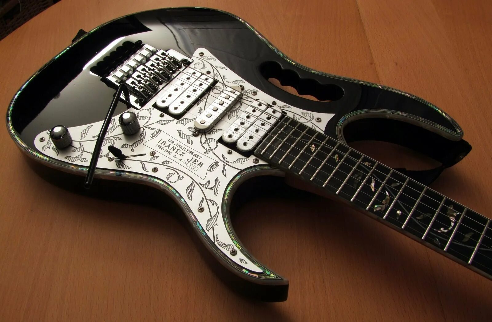Лучший ibanez. Электрогитара ибанез. электрогитара ibanez jem. гитара ибанез электрогитара. ibanez 1957.