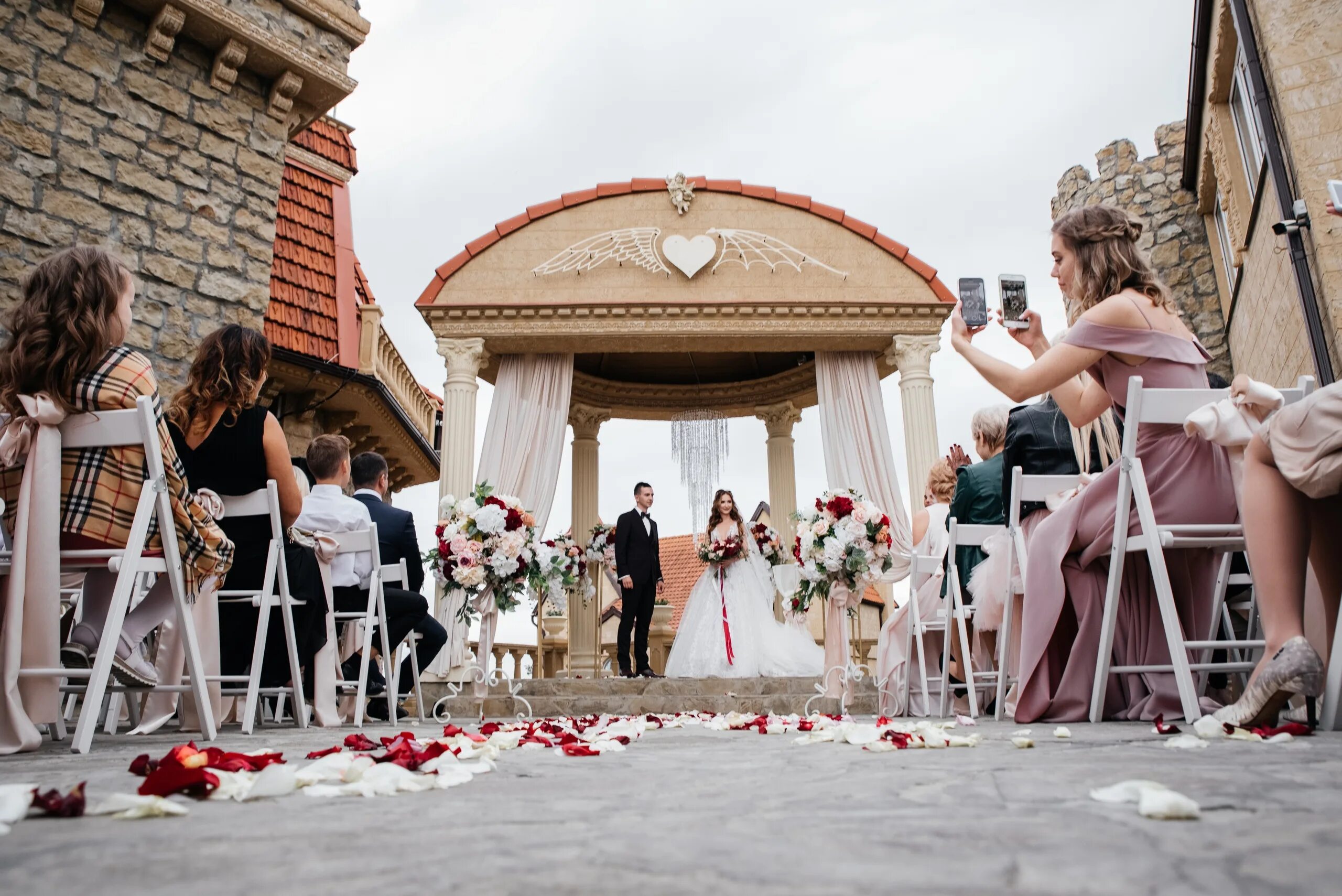 Нанять свадебного организатора wedding elizabeth ru. Крылья Абрау свадьба. Организация свадьбы. Организация свадеб и торжеств. Свадебное агентство.