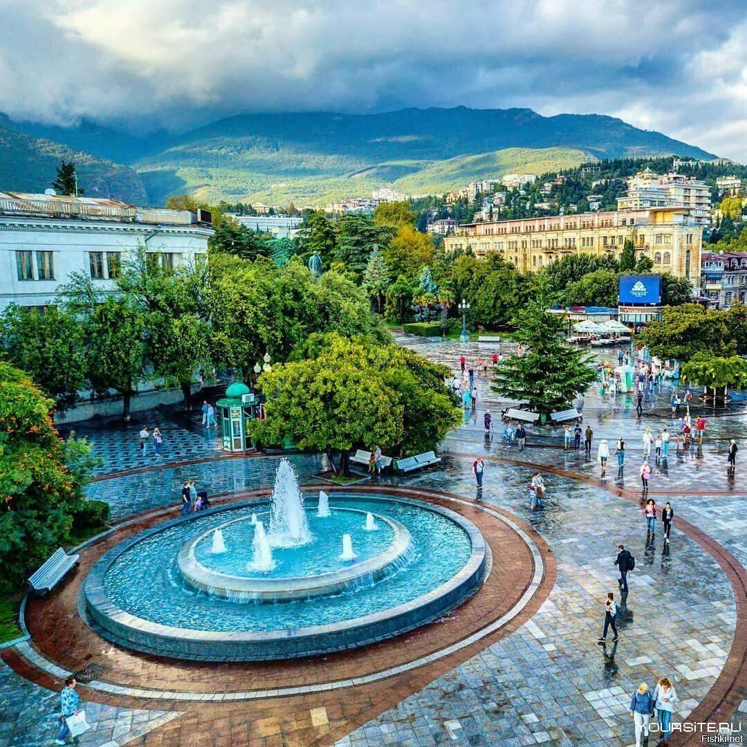 Года ялта. Крым ялта. ялта столица. ялта центр города. ялта город в крыму.