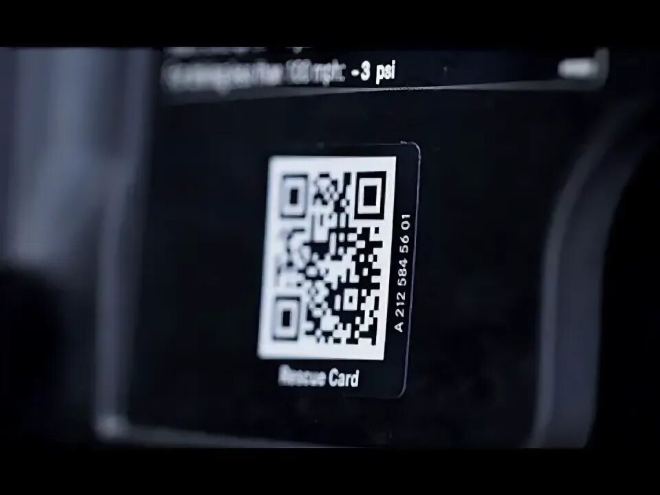 Mercedes codes. QR kod правой фары Мерседес 213. Мерседес QR 400. QR код на автомобиле. QR код Мерседес.