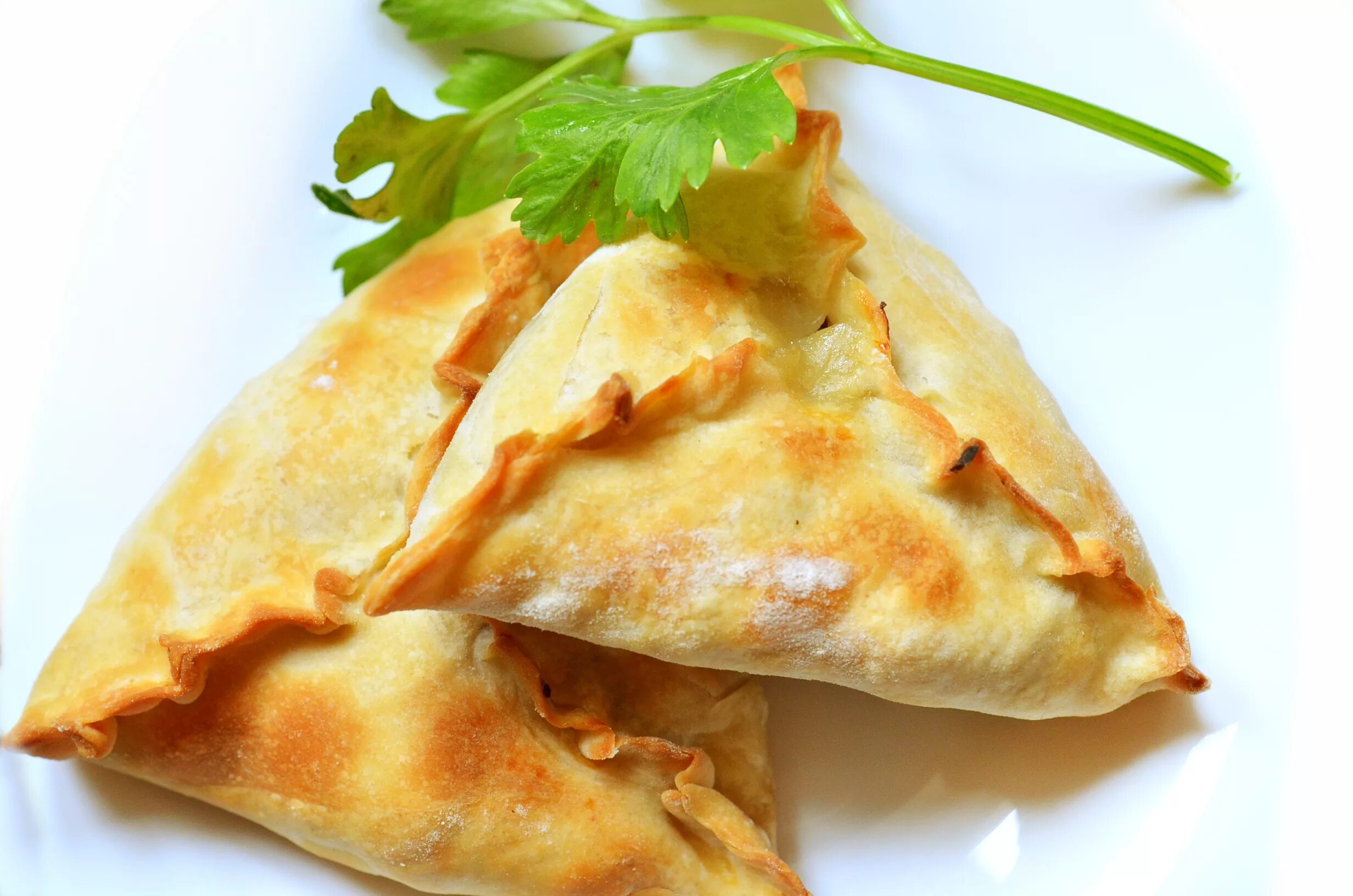 Самбуса тандури. Самса с бараниной 105г. Бичак самса. Самса со свининой и картошкой. Самса курник.