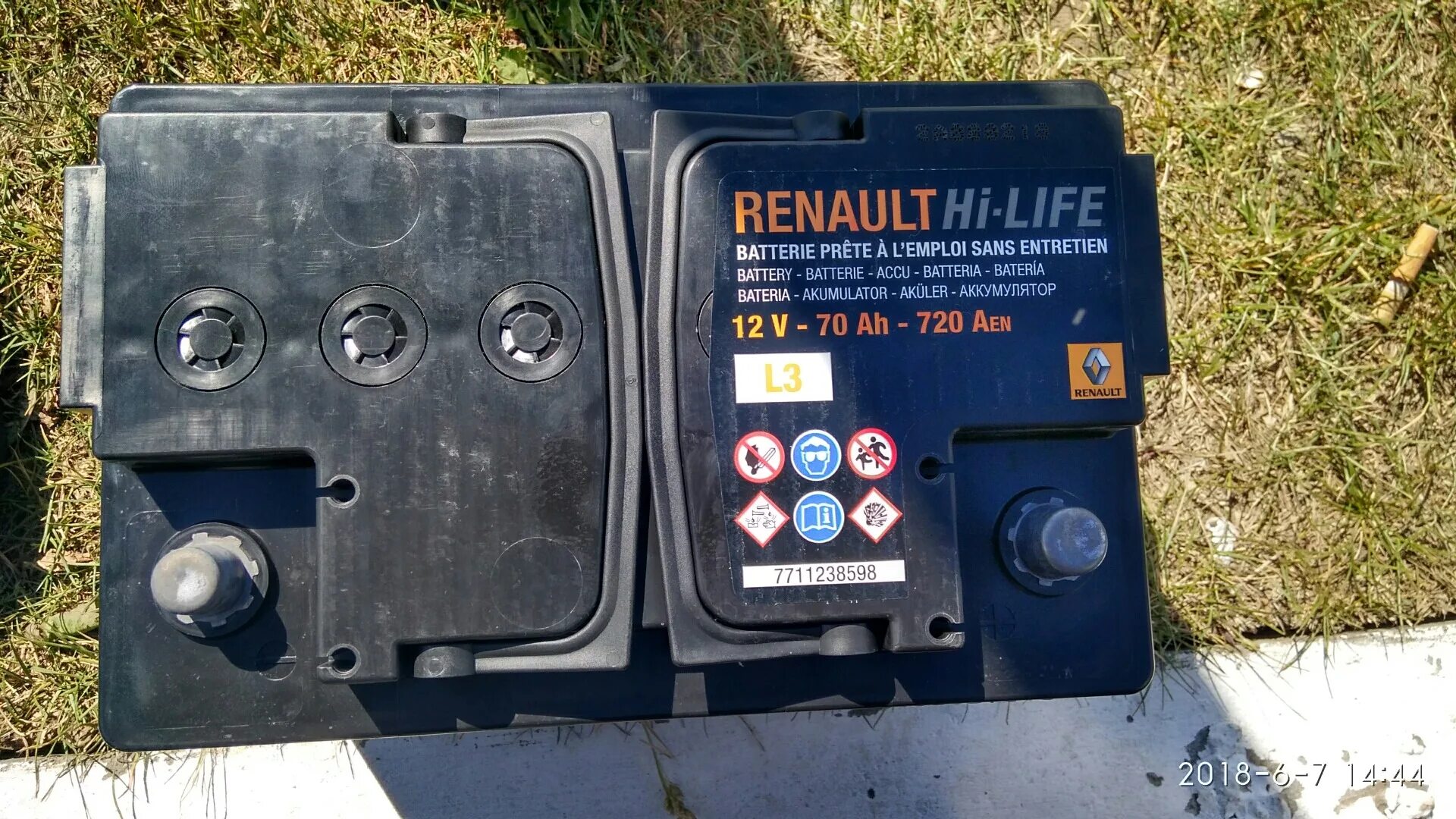 Аккумулятор рено оригинал. Аккумулятор Renault Fluence 1.6. Renault Fluence 2011 аккумулятор. Аккумулятор Рено Флюенс 1.6. Аккумулятор Рено Флюенс 1.6 оригинал.
