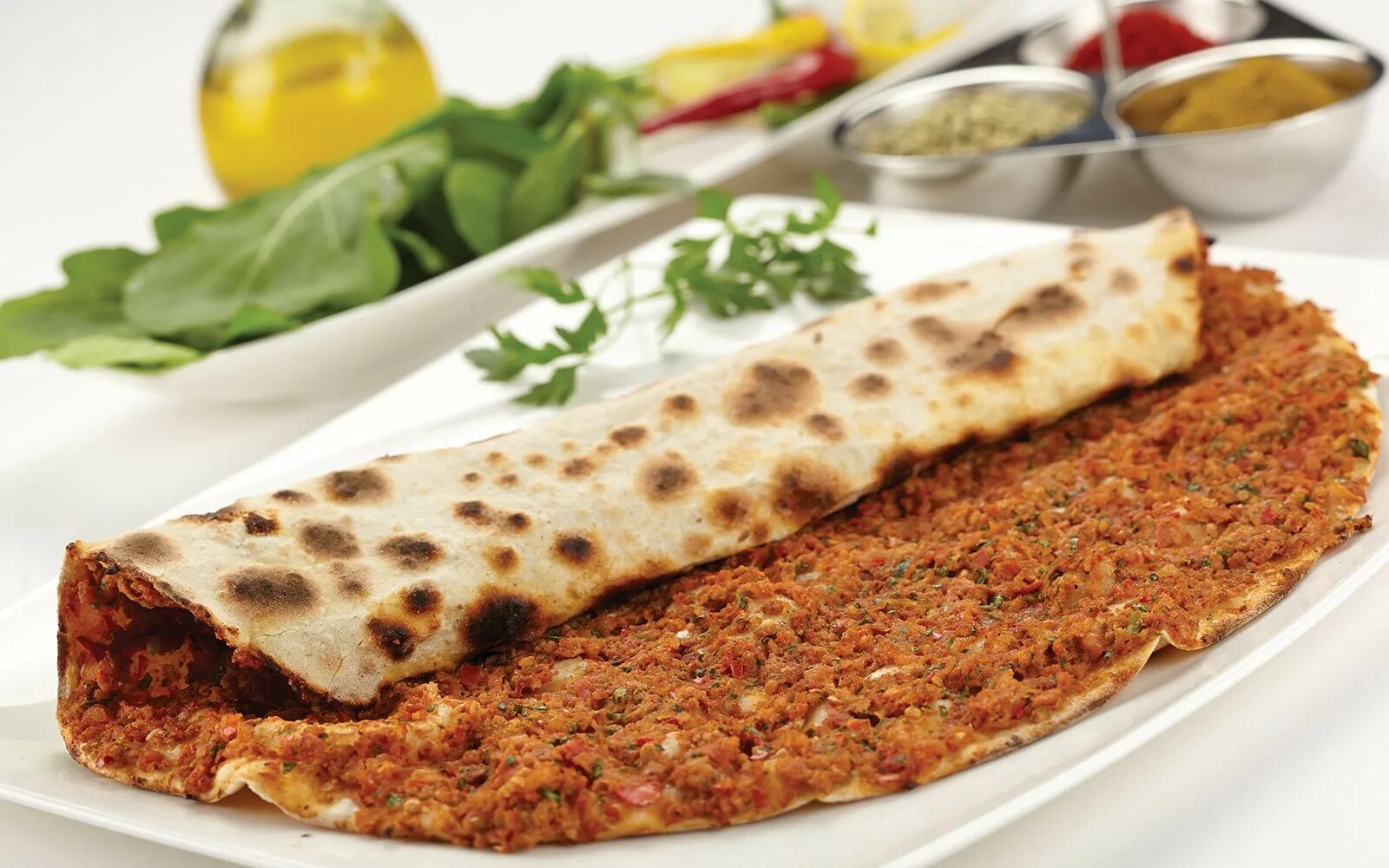 Пиде Лахмаджун. Пиде турецкий . Лахмаджун. Ламаджо армянский. Армянское блюдо ламаджо.