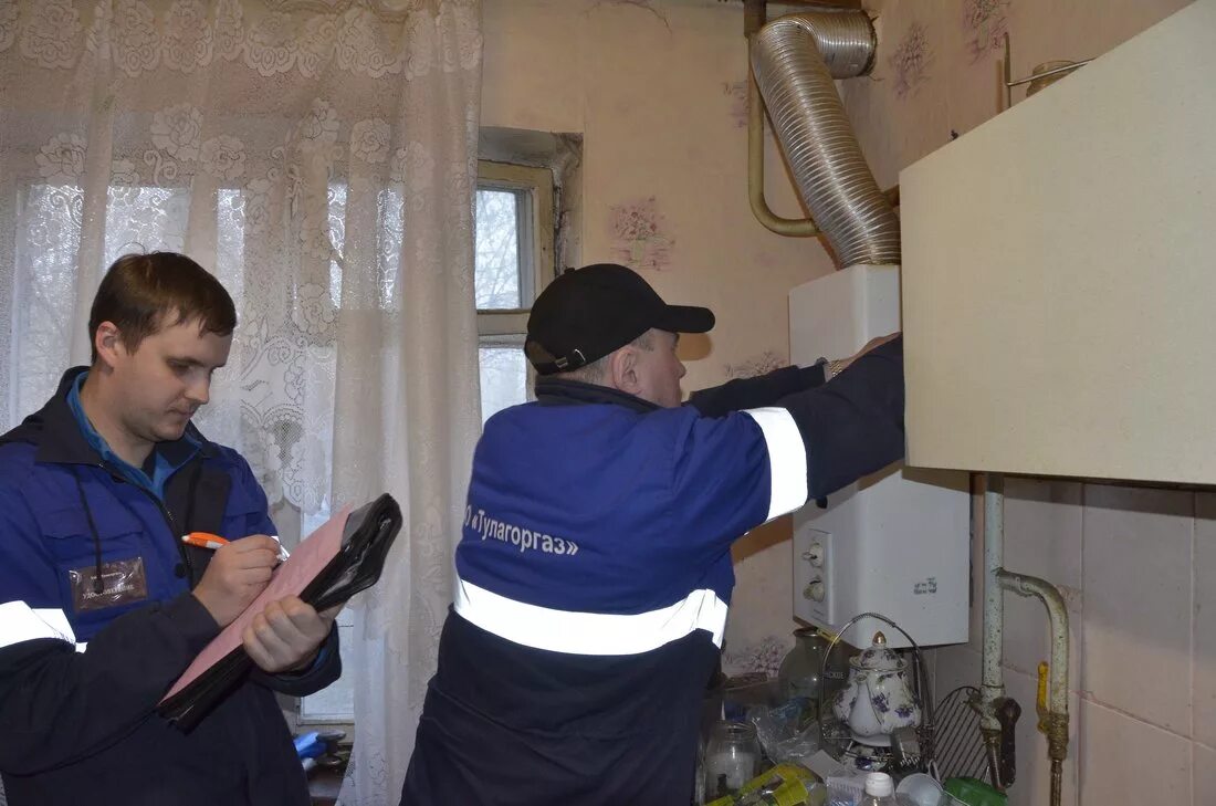 вдго газового оборудования. слесарь газового оборудования. газовой службы вдго. газпром газораспределение псков. опрессовка газового оборудования в жилых домах.