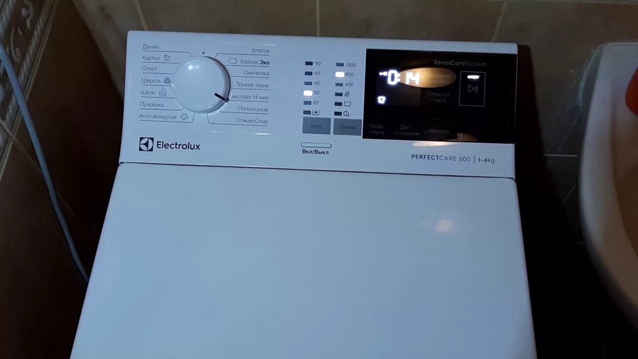 Вертикальная машинка electrolux. Стиральная машина Electrolux PERFECTCARE 600. Стиральная машина Electrolux ew6t5r061. Стиральная машина Electrolux PERFECTCARE 600 С вертикальной загрузкой. Стиральная машина вертикальная Electrolux ew6t5r061.