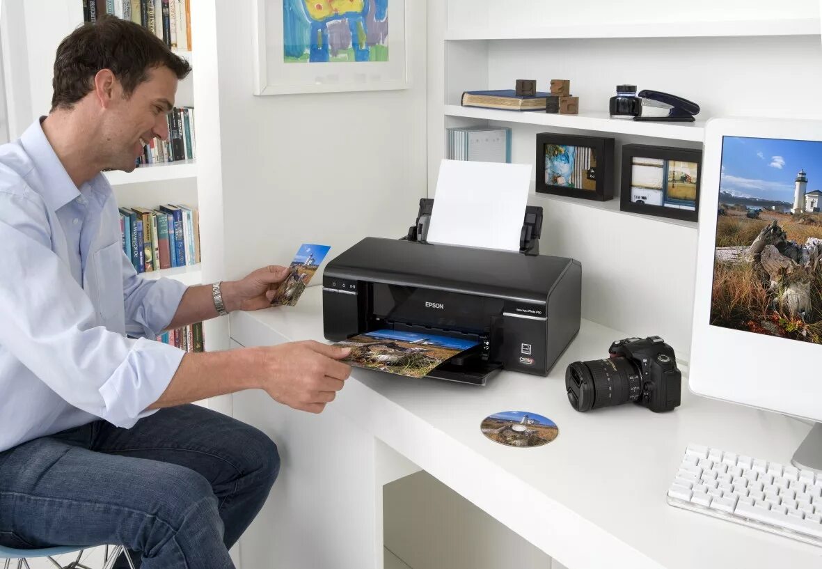 Принтер. Струйный принтер в офисе. Принтер в интерьере. Принтер для дома. Computer press