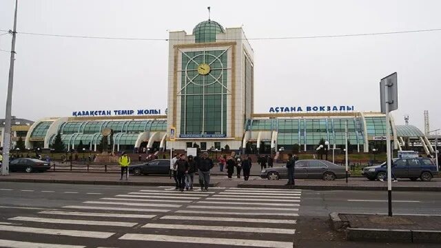Платные парковки на вокзале и в аэропорту Астаны отменили из-за сильных морозов