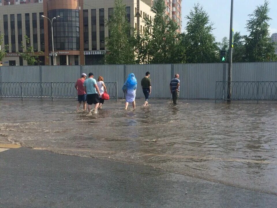 Сколько будет идти дождь сегодня. Ливень в Казани. Потоп в Казани. Казань дождь. Казань дождик.