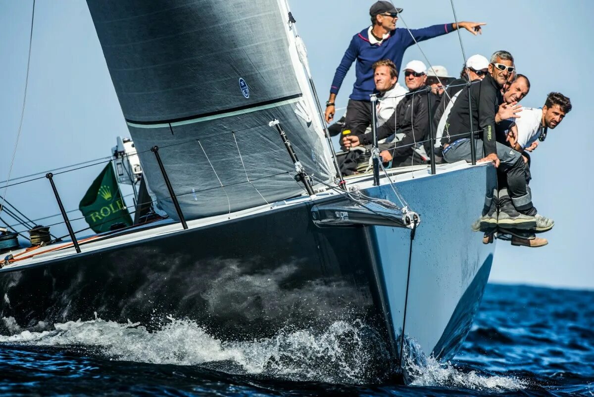 Sea racing. Регата Rolex Middle Sea Race. Шторм Крю регата. Weddell яхта. Гонки на маленьких яхт.