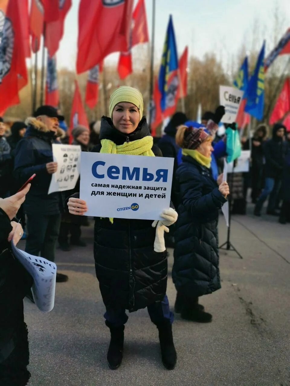 Митинг против. Митинг против домашнего насилия. Митинг против закона о домашнем насилии. Митинг за закон о домашнем насилии. Моя семья против моей независимости 25