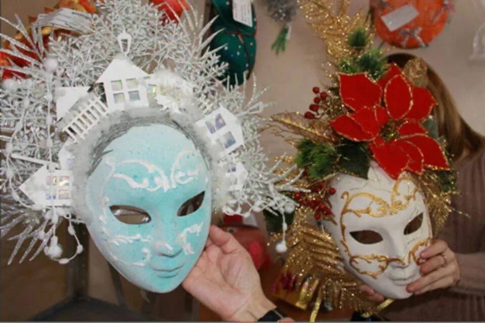 Маска в садик своими. Конкурс Новогодняя маска. Конкурс масок на новый год. Конкурс новогодних масок в школе. Маски для новогоднего карнавала.