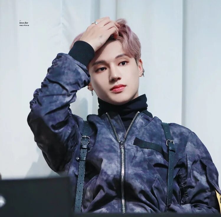 Ateez crescent part 2. Чон уён эйтиз. уён ateez. чон кен ateez. уён и сонхва.