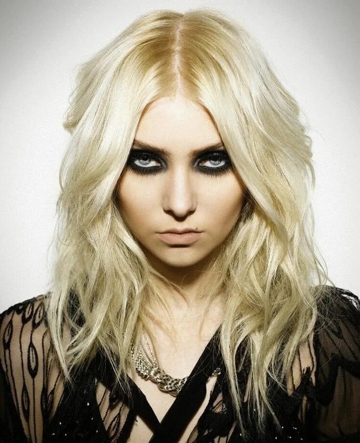 Тейлор момсен 2020. Тейлор момсен в очках. Тейлор момсен. Тейлор момсен. Taylor momsen face.