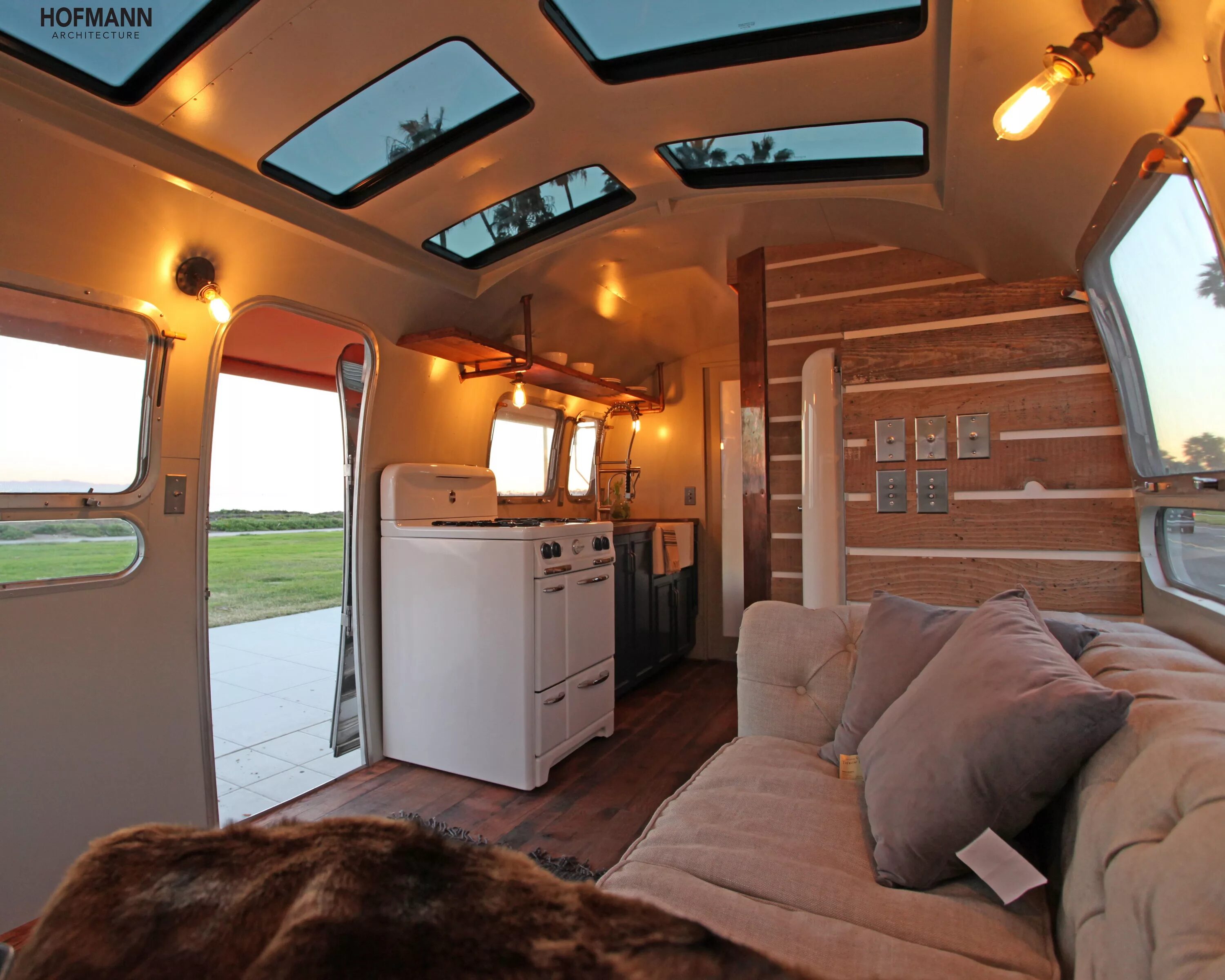 Автодом Airstream. Американский кемпер Airstream. Camper автодом. Автодом Pan American Airstream. Трейлер на колесах купить