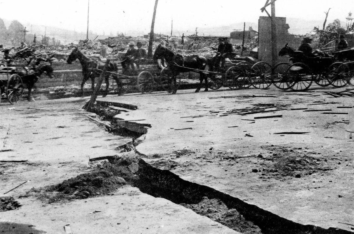 Землетрясение в сан франциско. Землетрясение в Сан-Франциско 1906 года. Сан Франциско 1906 год. Землетрясение в Сан Франциско 18 апреля 1906 года. Землетрясение Сан Франциско 1906 разлом.