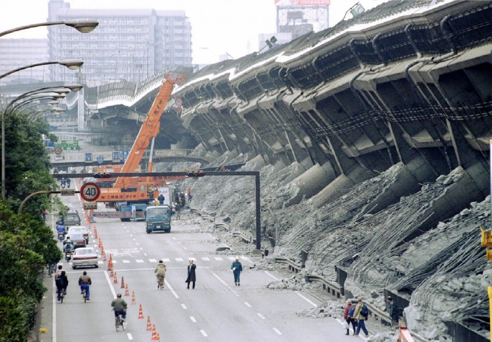 Землетрясение в Японии 1995. Землетрясение Коба 1995. Землетрясение в Кобе. Великое землетрясение Хансин-Авадзи.