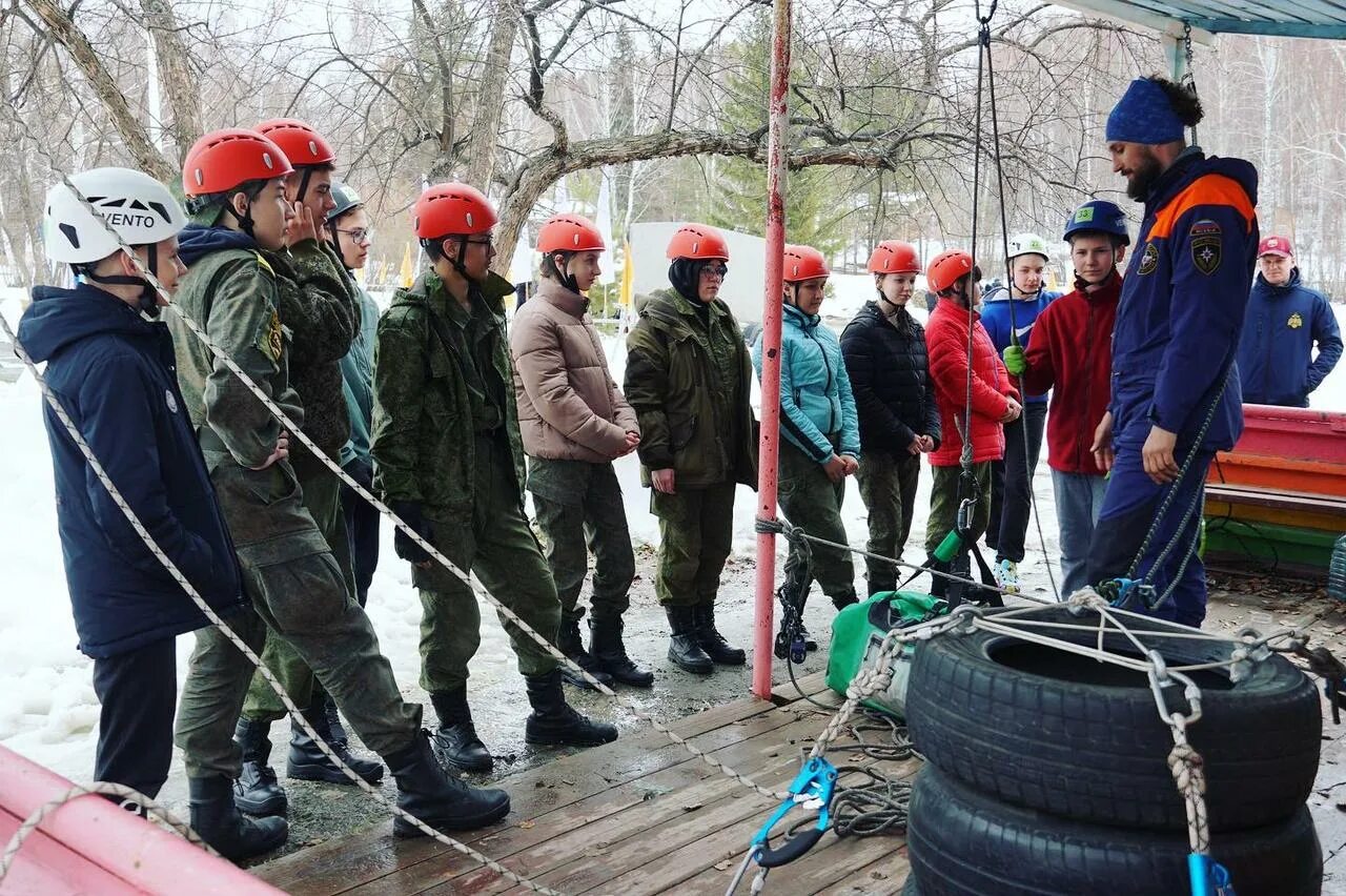 Спасательный школа. МЧС учебно тренировочные сборы школа безопасности. Школа безопасности спасатель. Школа безопасности Юный спасатель. Учебно тренировочные сборы Юный спасатель.