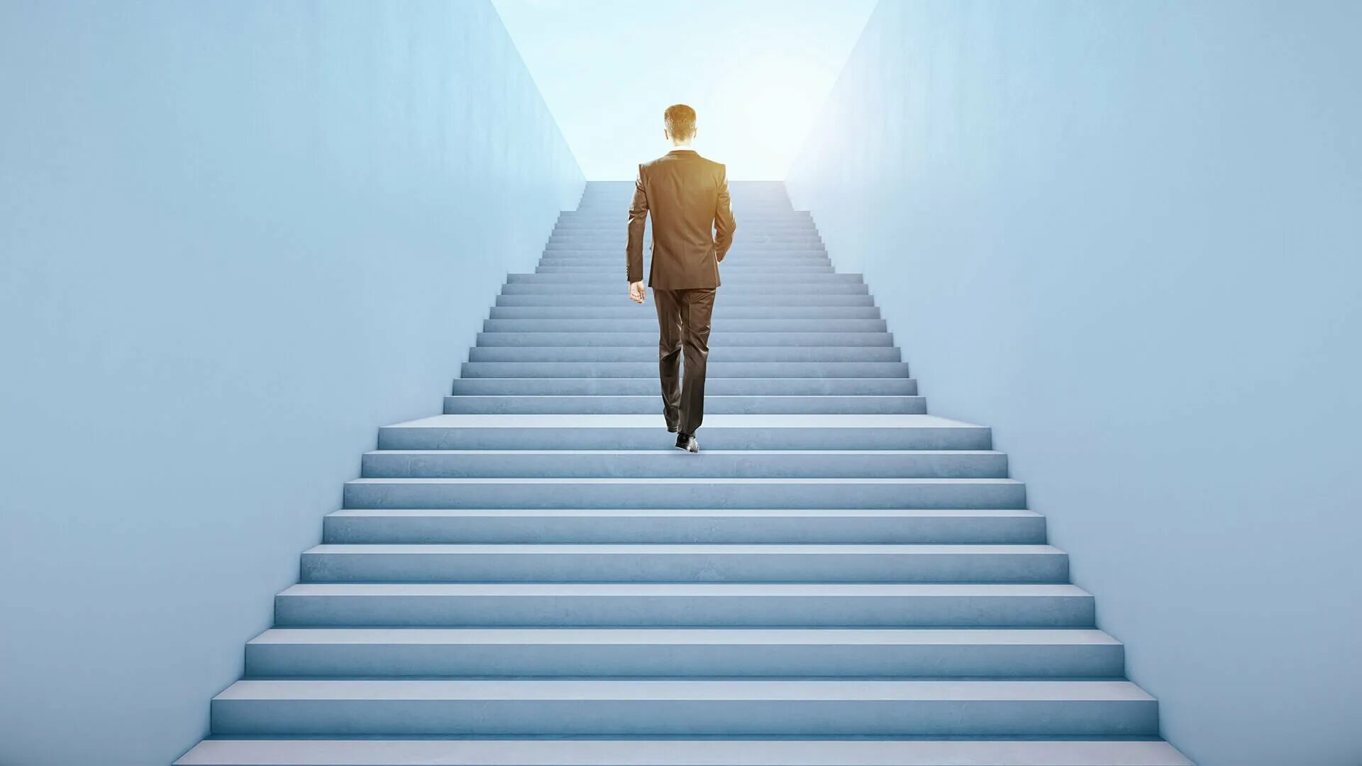 Вам нужно подняться по лестнице. Лестница идущая вверх. Карьерный рост. Бизнесмен на лестнице. Лестница карьеры.