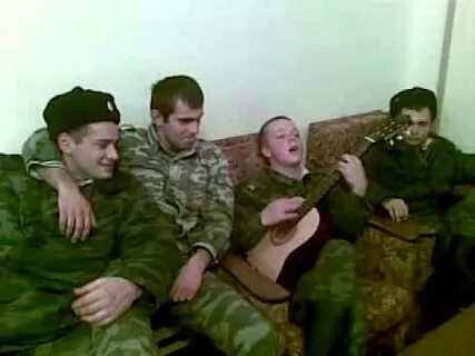 Задеру я ленке белые коленки