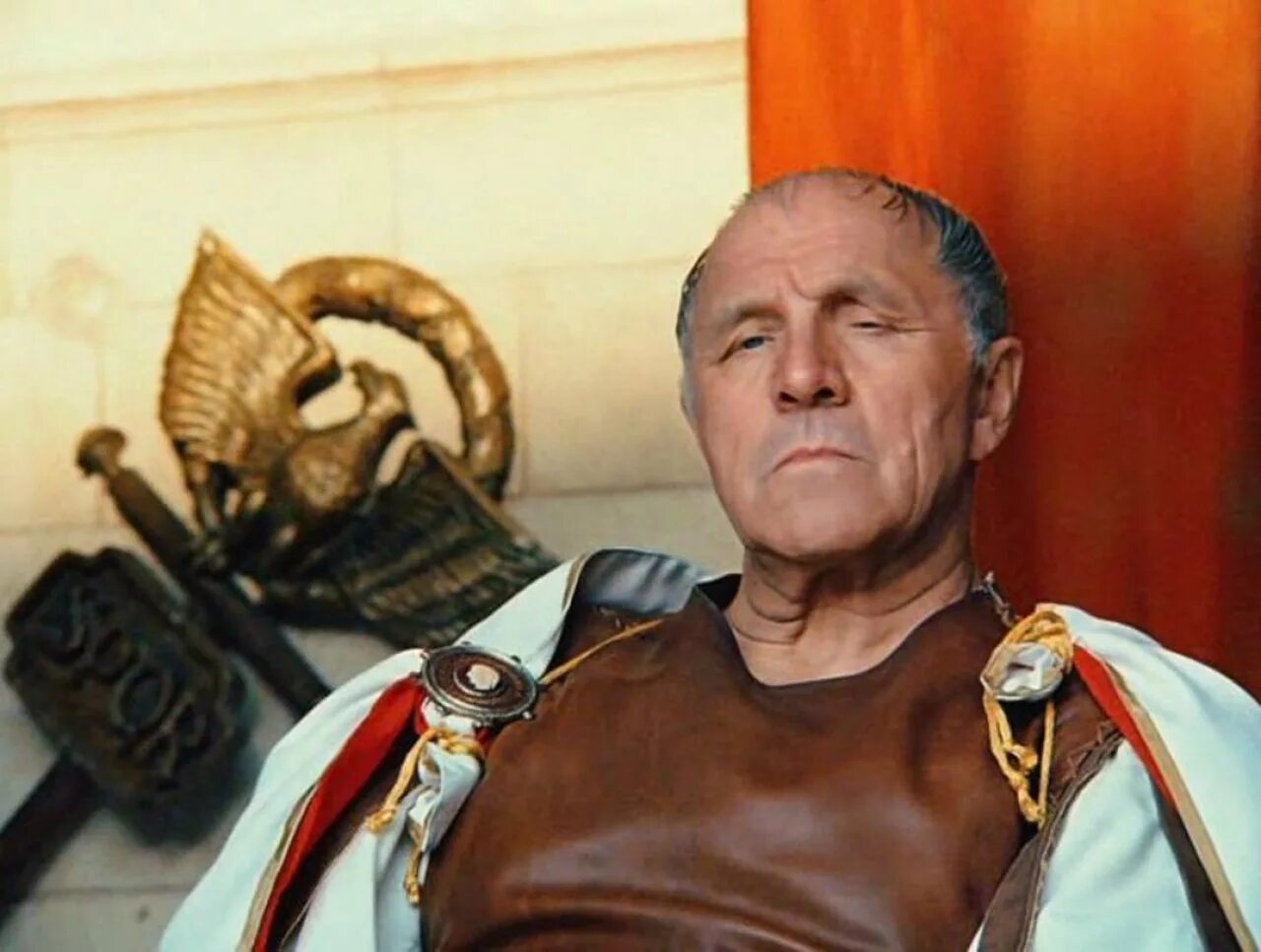 Мастер и маргарита 2005 маргарита. Кирилл лавров понтий пилат. Михаил ульянов понтий пилат. Михаил ульянов понтий пилат. Прокуратор актер.