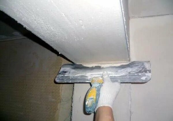 Штукатурить дверной проем. Как зашпаклевать проем. Штукатурка дверного проема. Откосы своими руками штукатуркой. Как зашпаклевать проем.